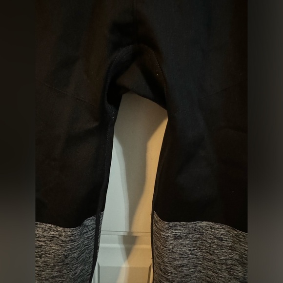 Gymshark Seamless Two-Toned Black and Gray Leggings - Picture 3 of 6